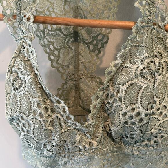 Listicle Medium Seafoam Lace Bralette - Picture 3 of 11
